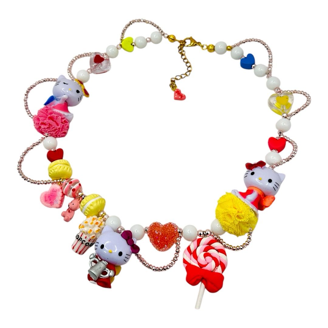 Collana HelloKitty “Dolci Tenazioni di Kitty” riproducibile su richiesta