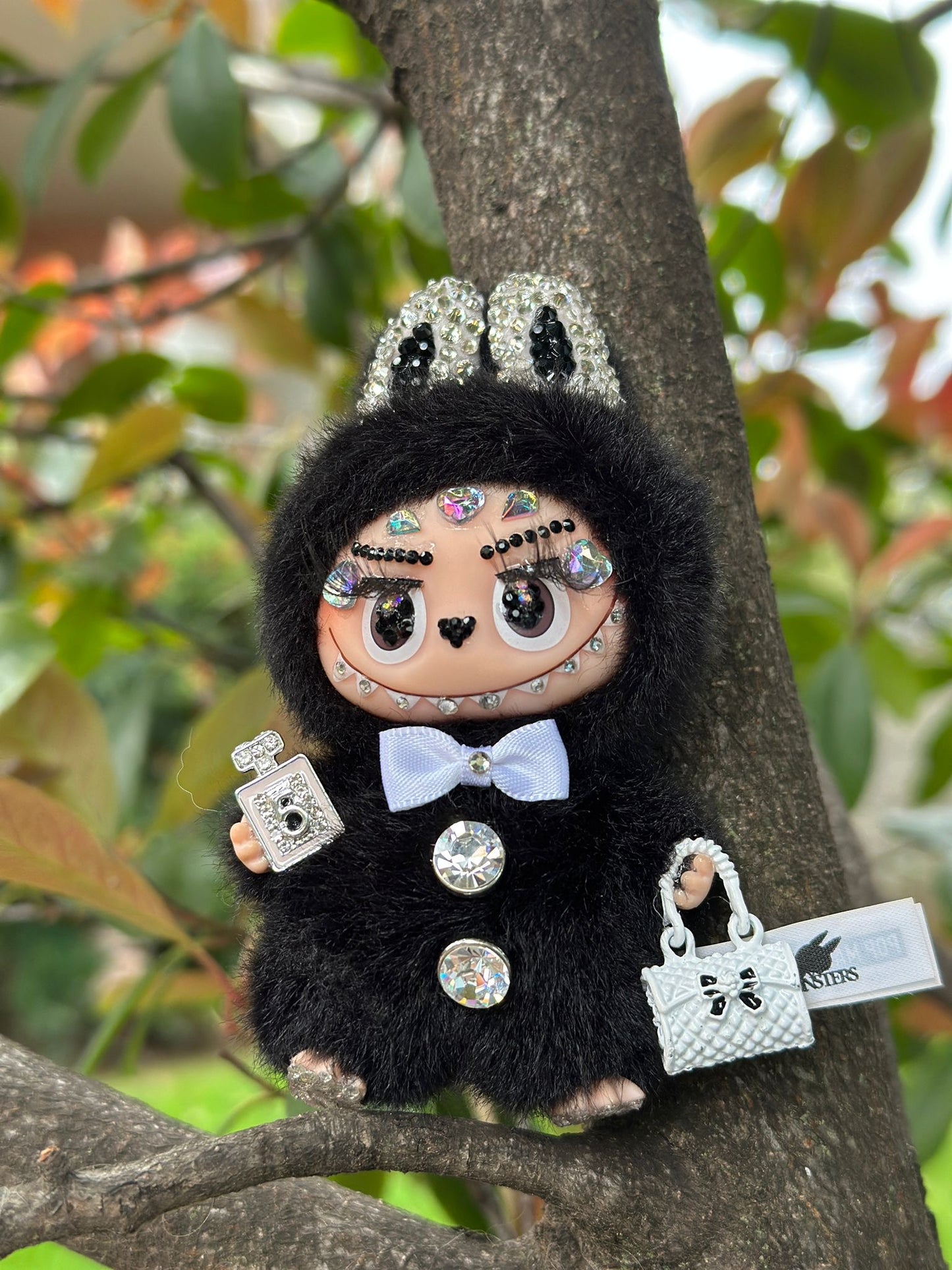 Charmbag Pin for Love black lettera R