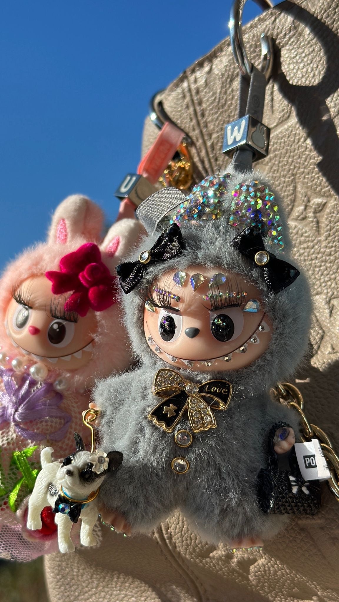 Charmbag Pin for Love grey