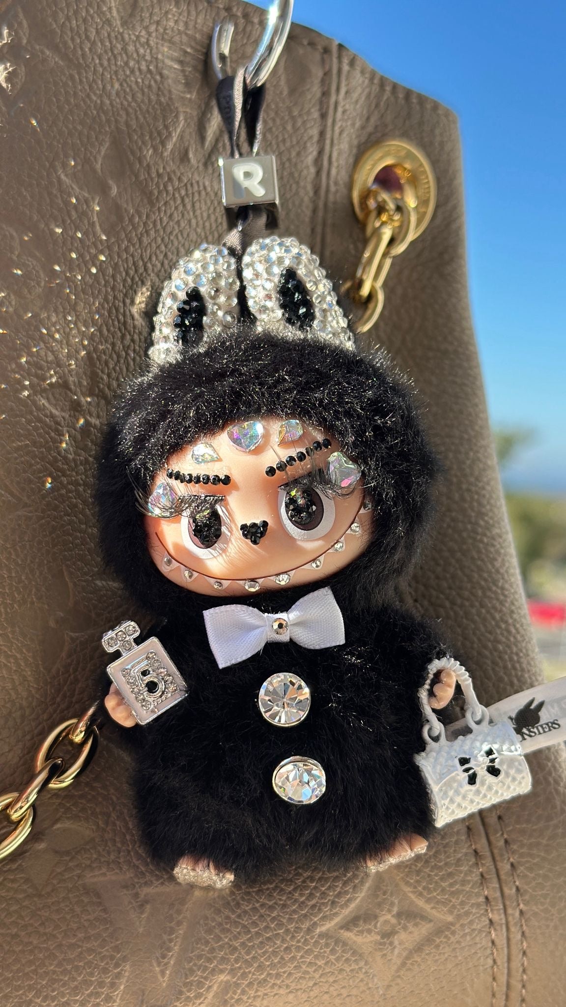 Charmbag Pin for Love black lettera R