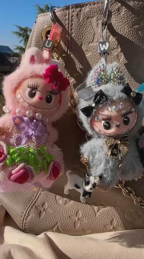 Charmbag Pin for Love Pink lettera U